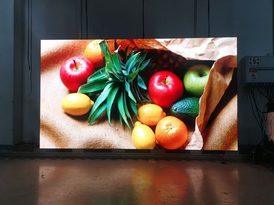 Energiebesparend p3.91 full color indoor led display met automatische helderheidsregeling en horizontale kijkhoek van 120 graden